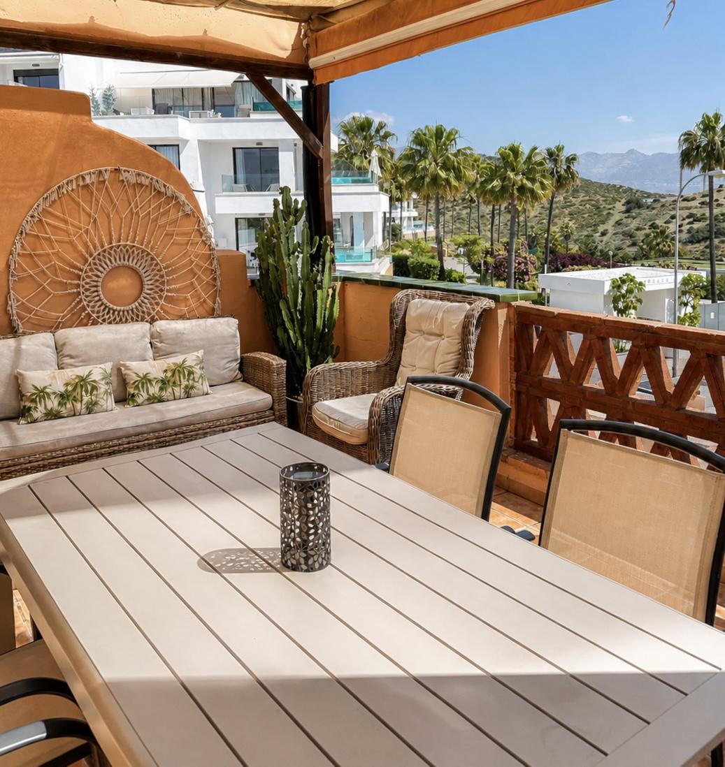 La Costa Penthouse — terraza con vistas al mar